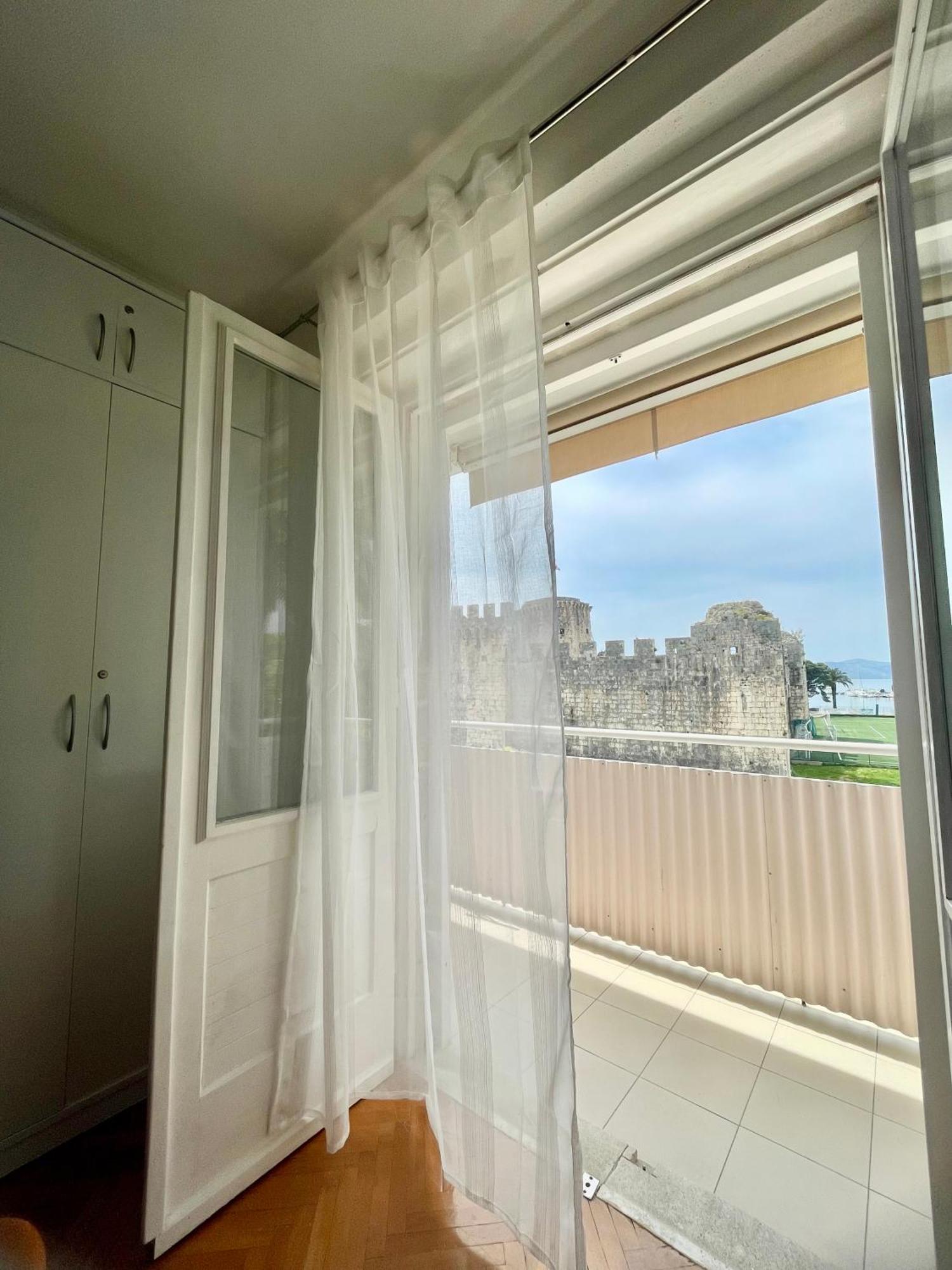 Dinka Old Town Apartment With Sea View Трогір Екстер'єр фото