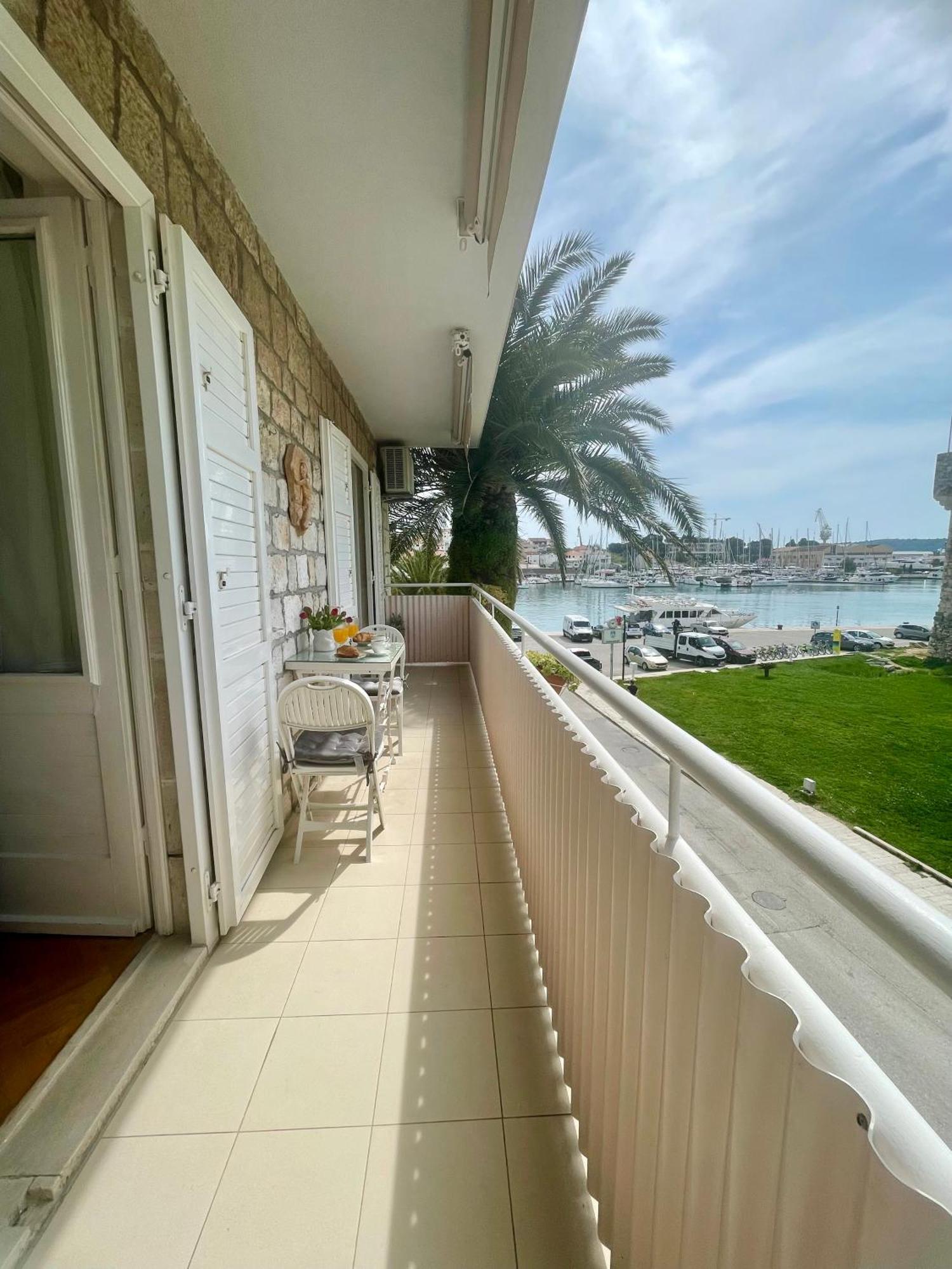 Dinka Old Town Apartment With Sea View Трогір Екстер'єр фото