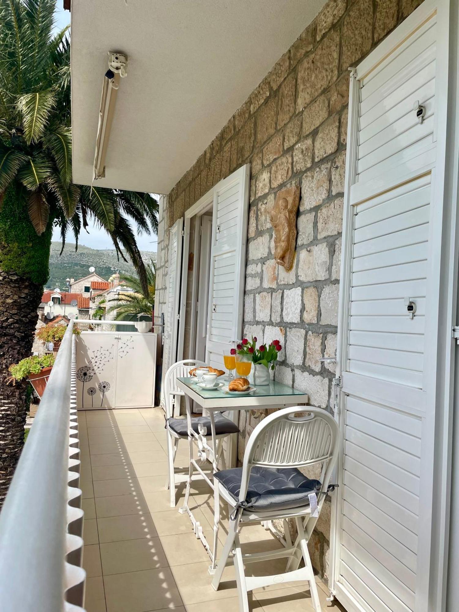 Dinka Old Town Apartment With Sea View Трогір Екстер'єр фото