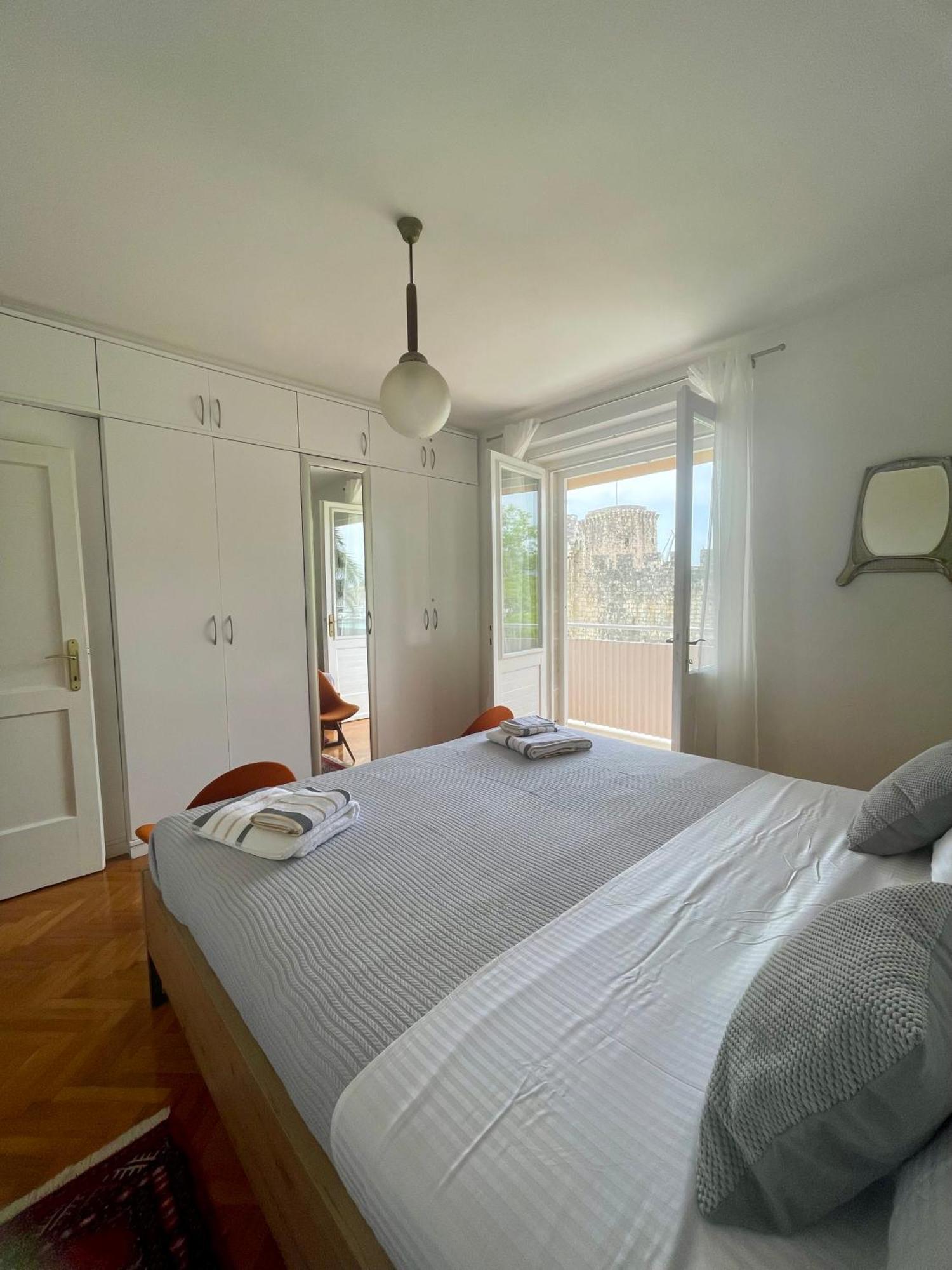 Dinka Old Town Apartment With Sea View Трогір Екстер'єр фото