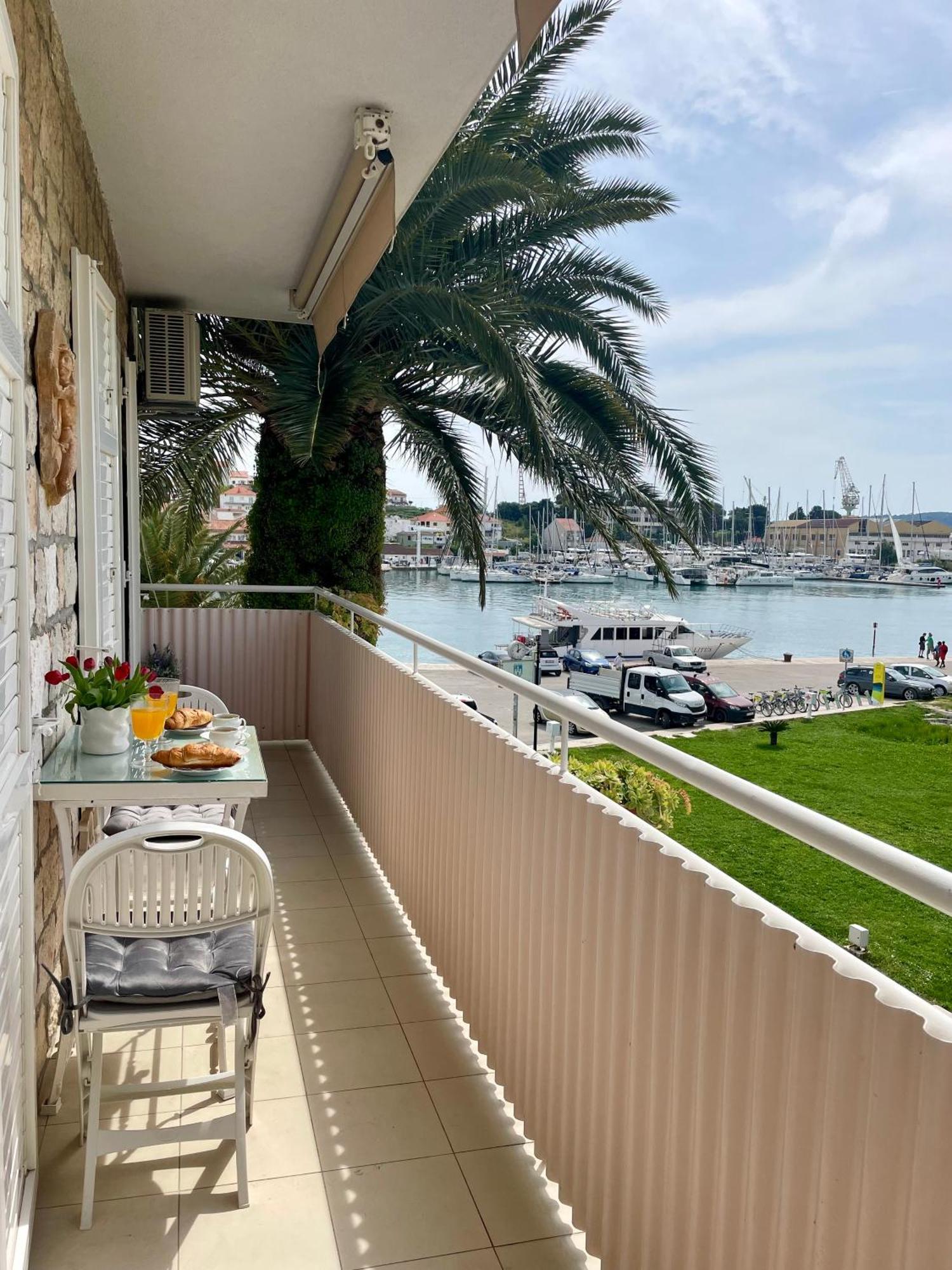 Dinka Old Town Apartment With Sea View Трогір Екстер'єр фото