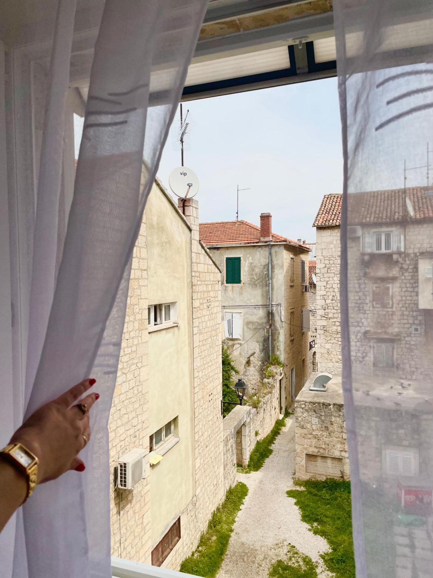 Dinka Old Town Apartment With Sea View Трогір Екстер'єр фото